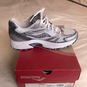 Saucony wmns navy and white, size 7.5